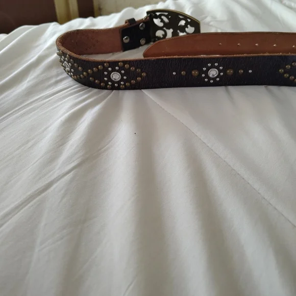 Vintage Western Look With Crystal Rhinstone-like Leather Belt - Picture 5 of 9